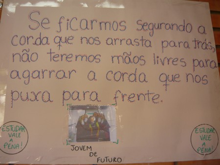 Cartaz referente ao Projeto Estudar Vale a Pena